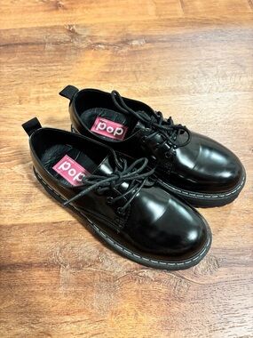 Black Patent Lace-Up Oxfords with Pop Insole